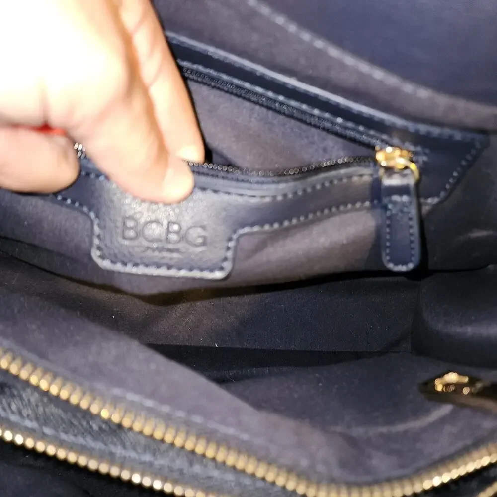 BCBG EUC PARIS BLACK MEDIUM DOUBLE HANDLE SATCHEL BAG. LIKE NEW